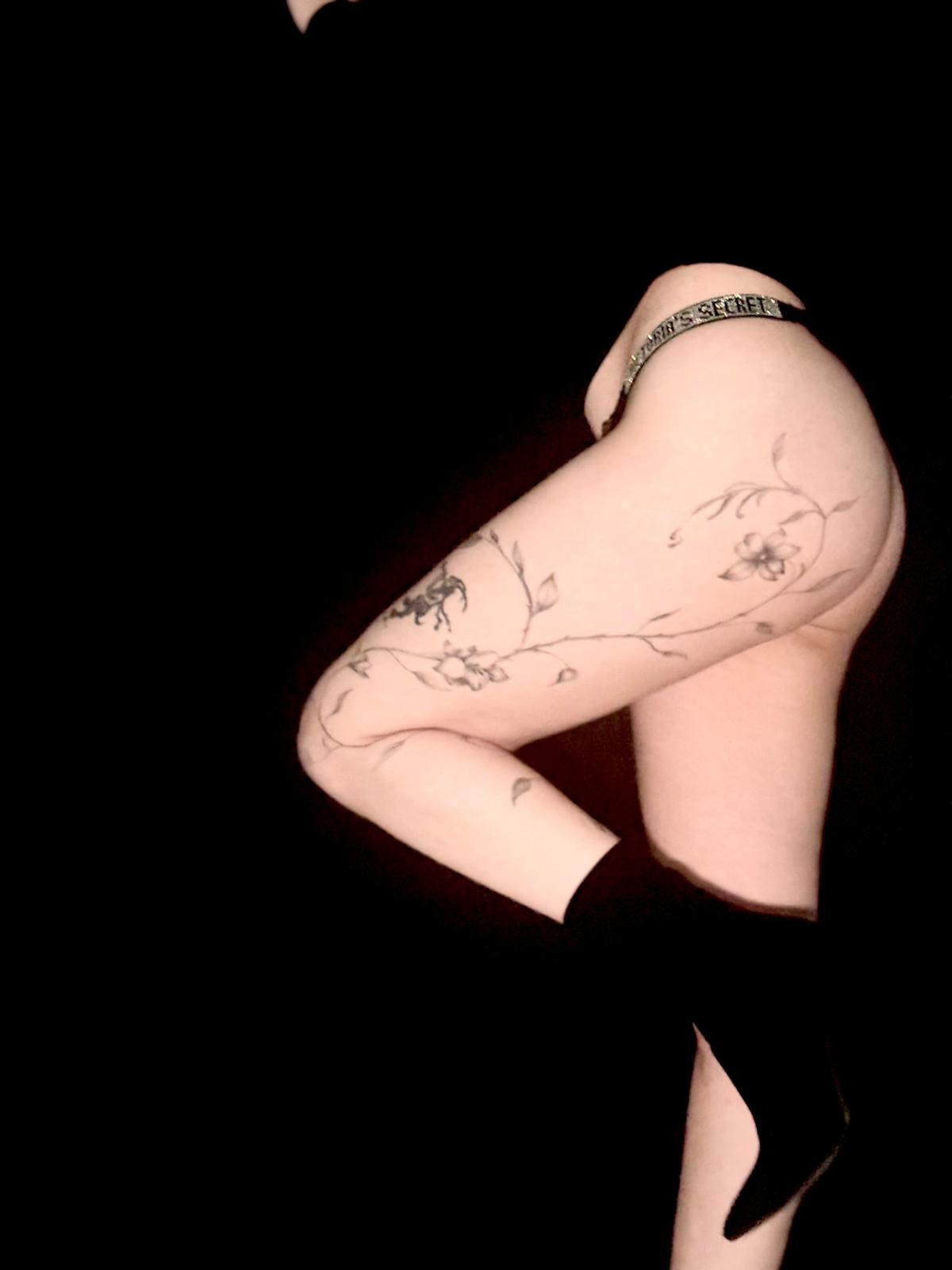 çiçekli bacak dövme